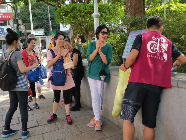 眾人雖然忙得滿身大汗，但也還給北投公園週邊一個美麗的環境