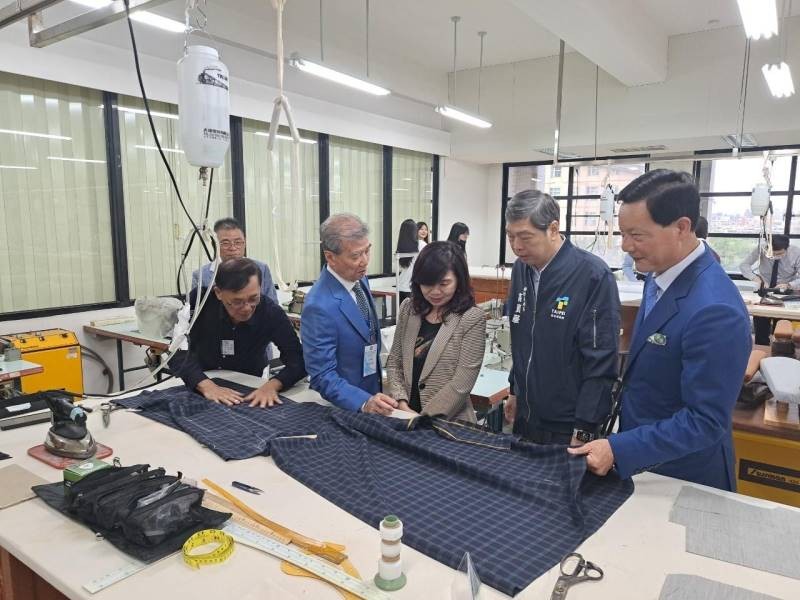 LINE_ALBUM_20240410 2024全國洋服裁剪公開賽暨馬來西亞第28屆亞盟年會國手選拔賽_240410_7