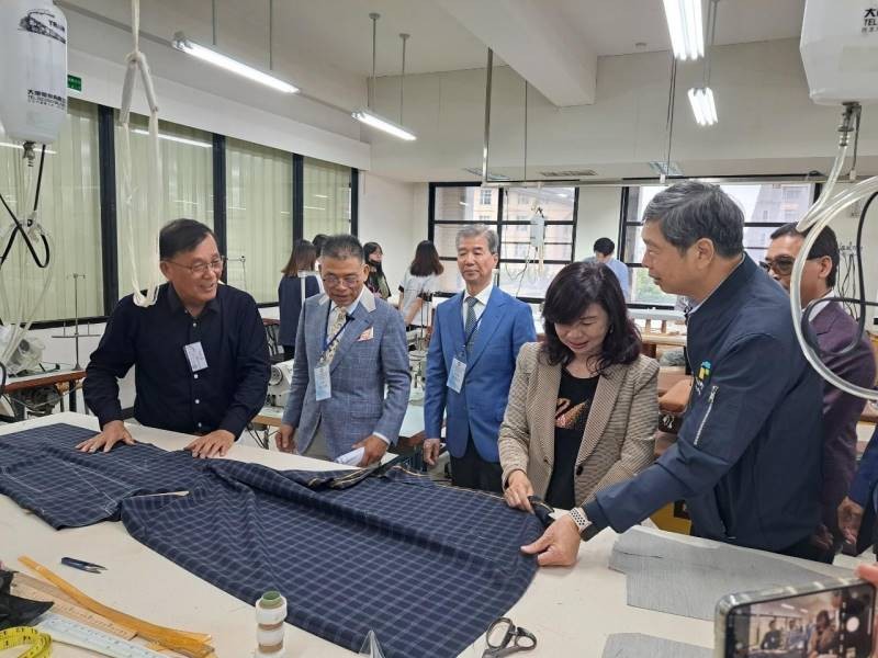 LINE_ALBUM_20240410 2024全國洋服裁剪公開賽暨馬來西亞第28屆亞盟年會國手選拔賽_240410_8