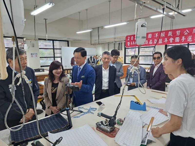 LINE_ALBUM_20240410 2024全國洋服裁剪公開賽暨馬來西亞第28屆亞盟年會國手選拔賽_240410_12