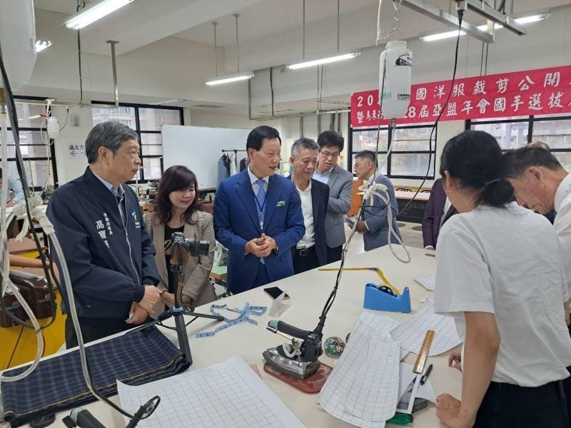 LINE_ALBUM_20240410 2024全國洋服裁剪公開賽暨馬來西亞第28屆亞盟年會國手選拔賽_240410_13