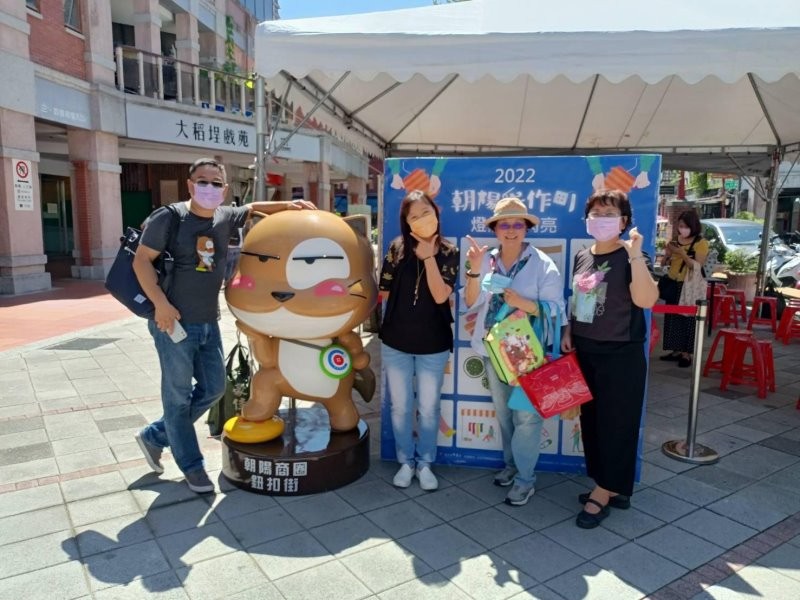 LINE_ALBUM_221001-朝陽商圈-2022朝陽手作町 燈籠好閃亮_221004_4