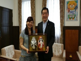 2016年6月28日15:30 (台灣)亞太國際溫泉旅遊協會周水美理事長拜訪愛媛縣中村時廣知事
