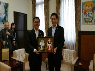 2016年6月28日15:30 (台灣)亞太國際溫泉旅遊協會周水美理事長拜訪愛媛縣中村時廣知事