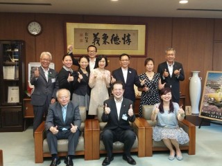 6月28日16:30 (台灣)亞太國際溫泉旅遊協會周水美理事長拜訪日本松山市野志 克仁 市長