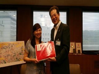 6月28日16:30 (台灣)亞太國際溫泉旅遊協會周水美理事長拜訪日本松山市野志 克仁 市長