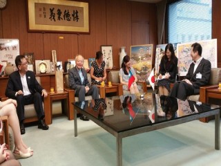 6月28日16:30 (台灣)亞太國際溫泉旅遊協會周水美理事長拜訪日本松山市野志 克仁 市長