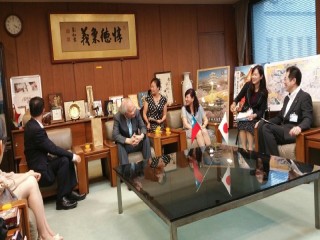 6月28日16:30 (台灣)亞太國際溫泉旅遊協會周水美理事長拜訪日本松山市野志 克仁 市長
