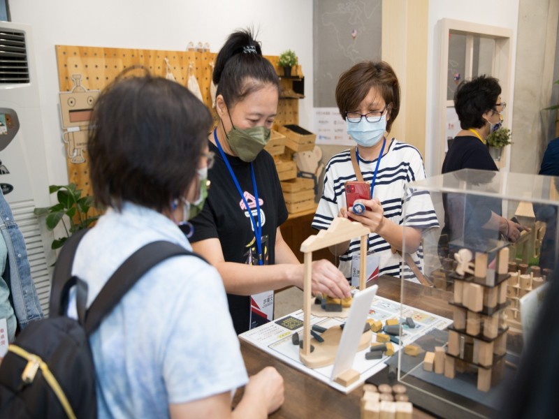 LINE_ALBUM_211104-商店街區服務團暨特色商圈觀摩交流_211110_141
