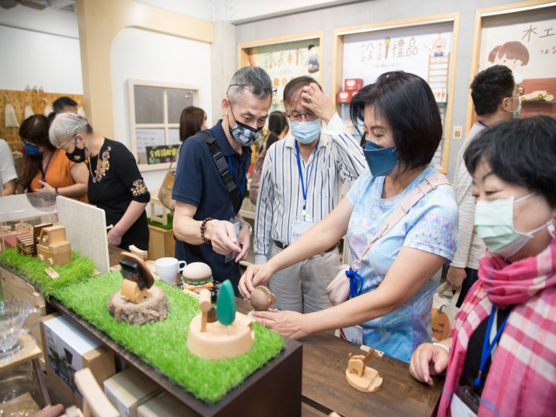 LINE_ALBUM_211104-商店街區服務團暨特色商圈觀摩交流_211110_142