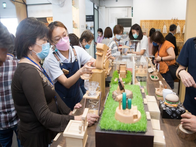 LINE_ALBUM_211104-商店街區服務團暨特色商圈觀摩交流_211110_143
