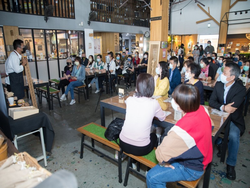 LINE_ALBUM_211104-商店街區服務團暨特色商圈觀摩交流_211110_165