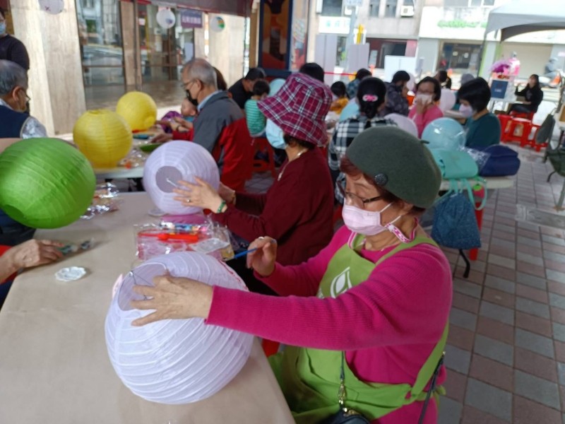 LINE_ALBUM_220211-沅陵街-220211點亮沅陵彩燈節彩繪燈籠活動_220212_18