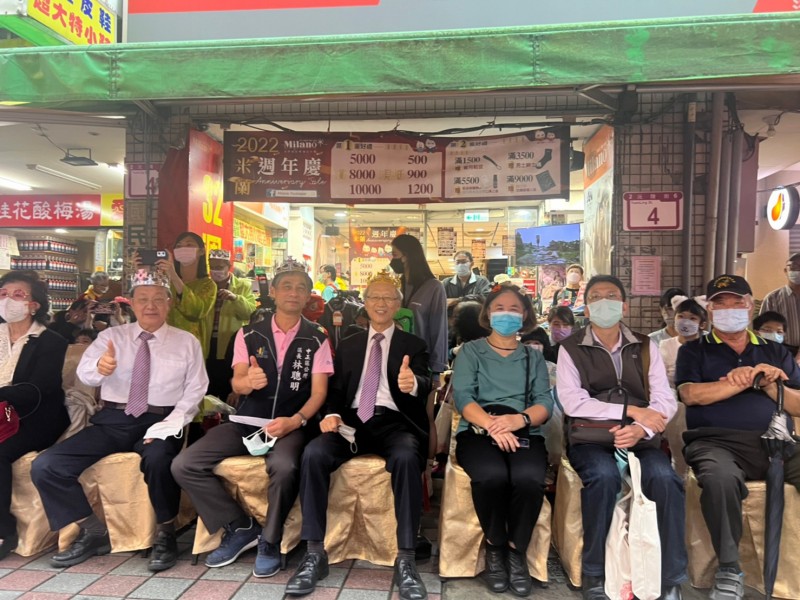 LINE_ALBUM_221029-沅陵街商圈-2022好鞋好襪嘉年華暨童話踩街漫遊_221029_2