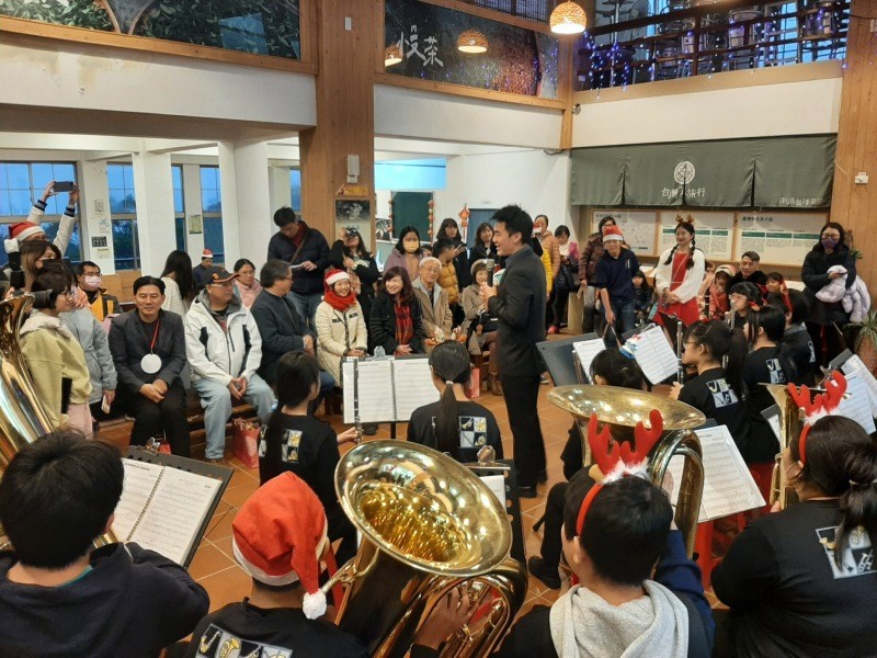 LINE_ALBUM_20241221 臺北市大坑產業文化協會 南港2024耶誕找茶趣_241222_4