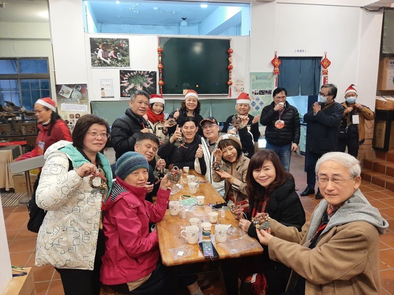LINE_ALBUM_20241221 臺北市大坑產業文化協會 南港2024耶誕找茶趣_241222_6