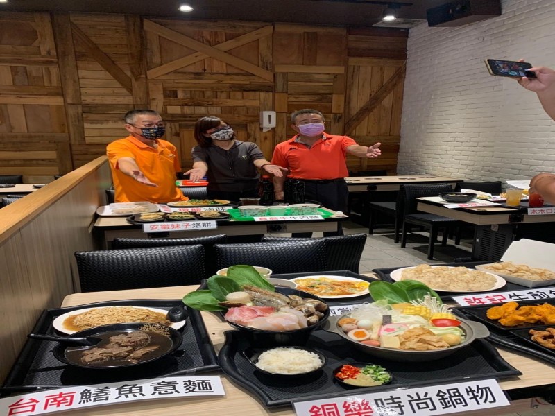 LINE_ALBUM_211004-師大龍泉商圈-五倍券放大記者會_211005_8