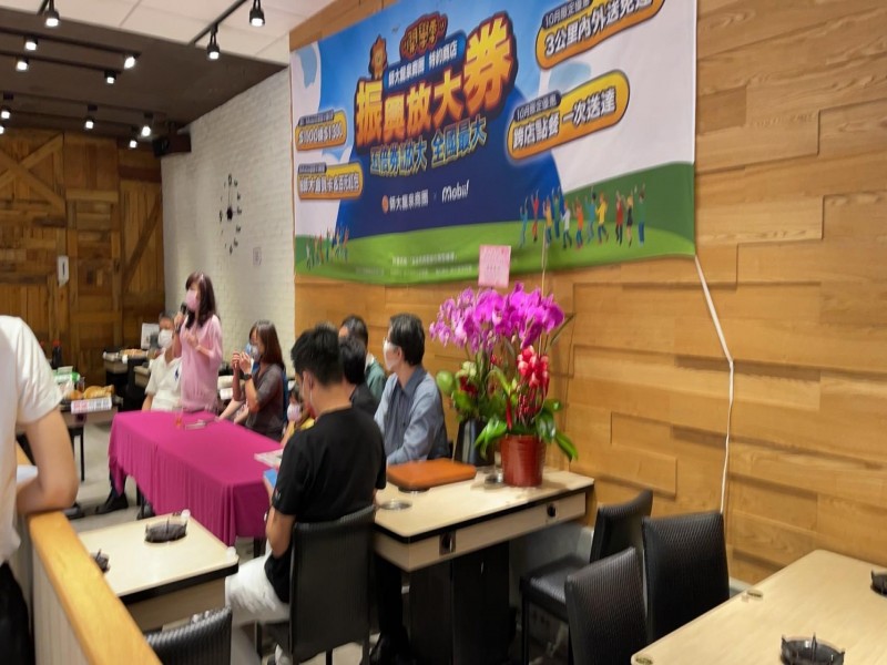 LINE_ALBUM_211004-師大龍泉商圈-五倍券放大記者會_211005_11