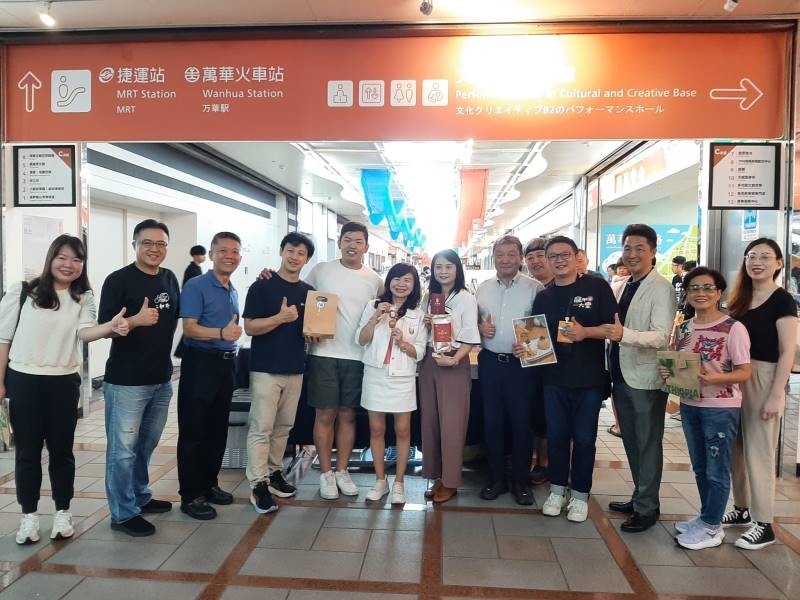 LINE_ALBUM_20240928 商圈嬉遊季台北場--『頂下雙拼龍山市集』活動啟動儀式_240930_4