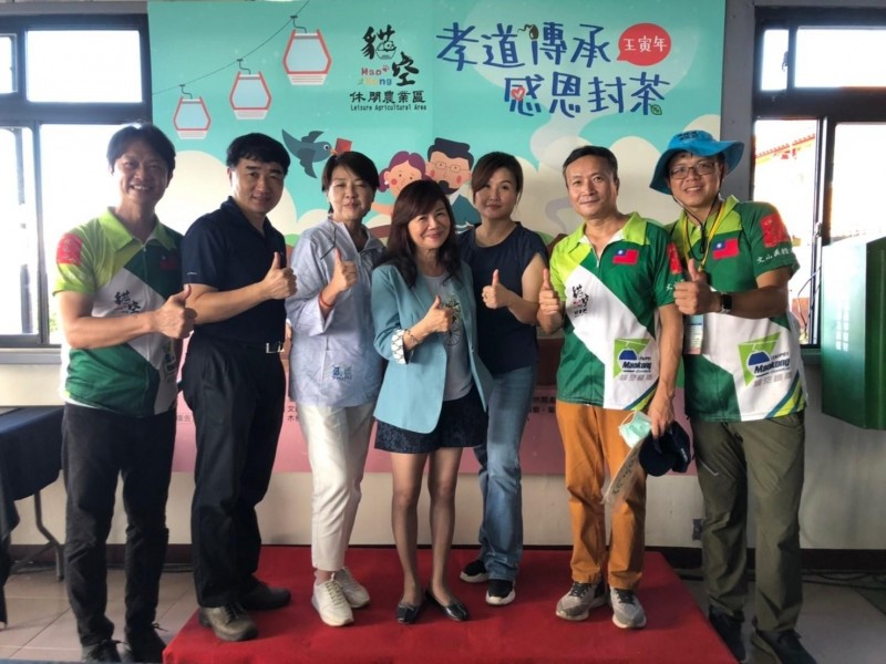 LINE_ALBUM_220730-貓空商圈-2022貓空孝道傳承感恩封茶_220731_30