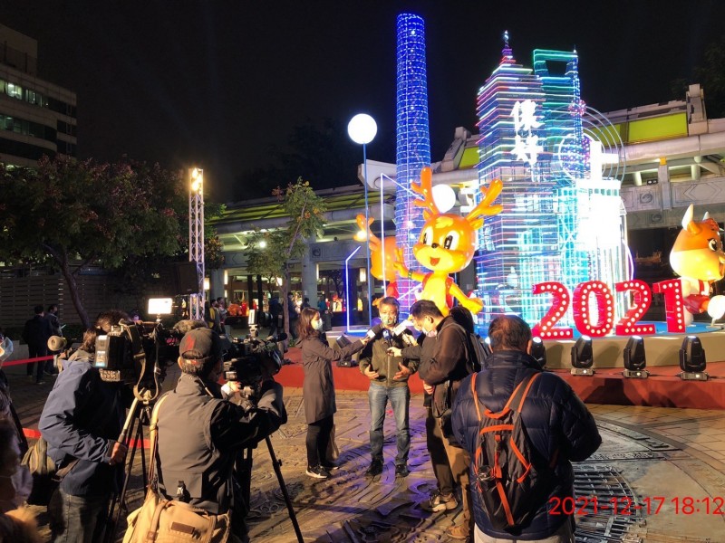LINE_ALBUM_211217-2021台北燈節開幕式-艋舺_211218_7