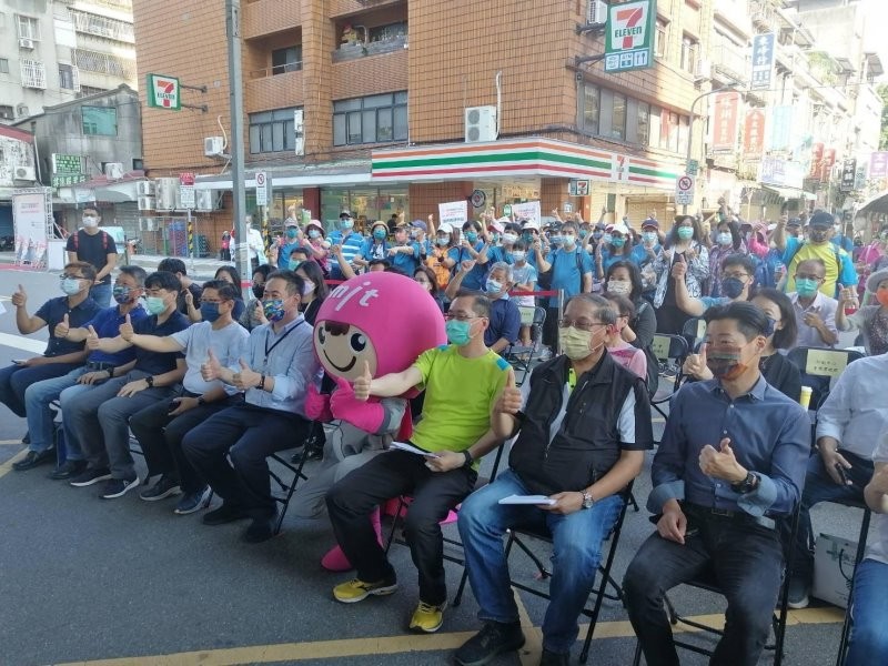 LINE_ALBUM_221001-艋舺服飾商圈-2022就愛MIT-艋舺健康趴趴走_221004_3