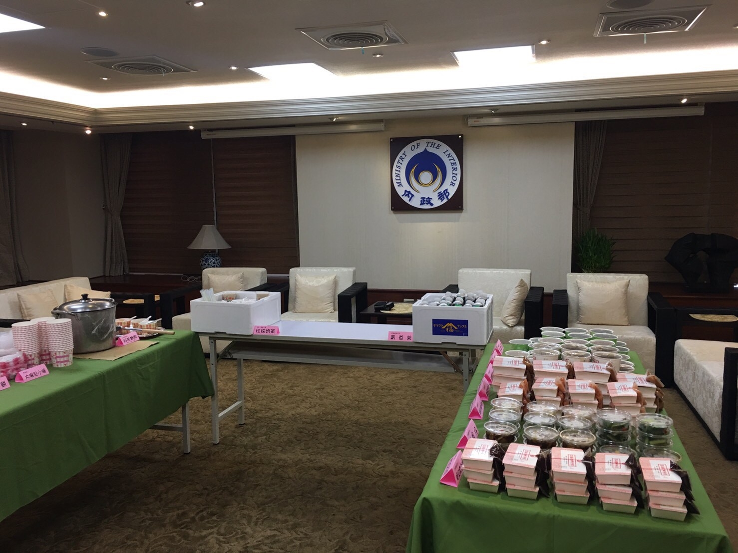 2019年6月8日內政部徐部長用士林夜市美食招待貴賓