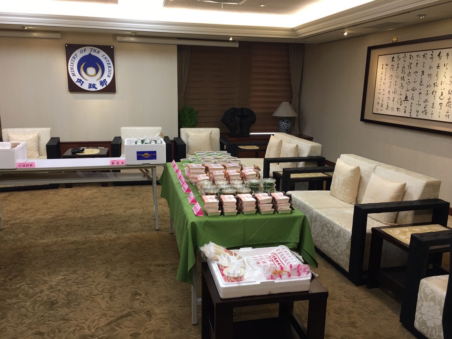 2019年6月8日內政部徐部長用士林夜市美食招待貴賓