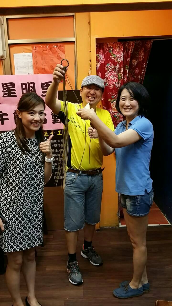 由寧夏商圈發展協會許瓊文理事長贊助包肉粽活動